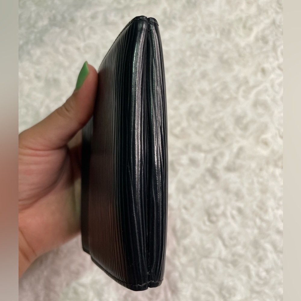 Louis Vuitton Black Epi Elise Trifold Wallet ๐ค - Picture 5 of 17